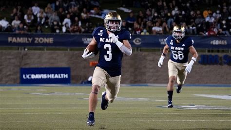 Lan Larison runs for 109 yards and 3 TDs; UC Davis beats Texas A&M-Commerce 48-10 in opener